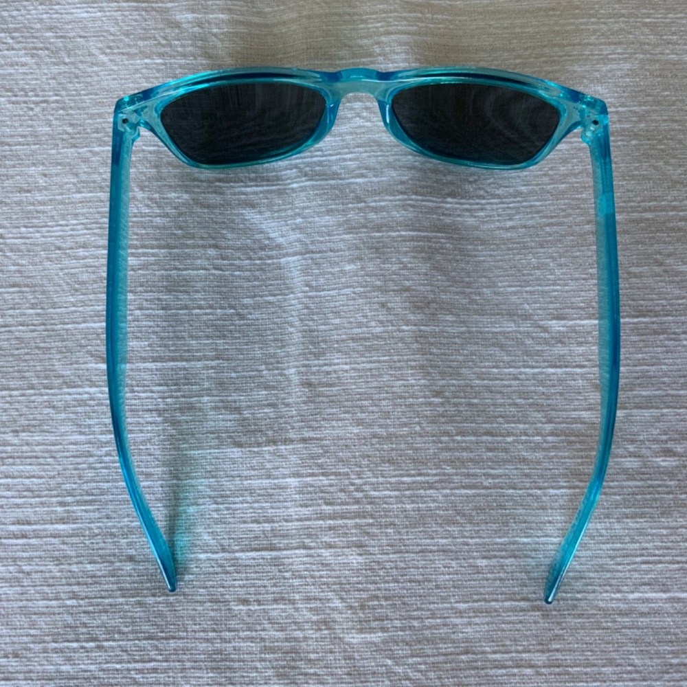 Pleated Dark Blue Multicolored Coverup for swimwear OS & Sunglasses - Picture 6 of 6